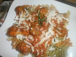 Tomaten Sahne Sosse Mit Hackballchen An Fusilli Trikolore Rezept Rezept Tomaten Sahne Sosse Tomaten Rezepte