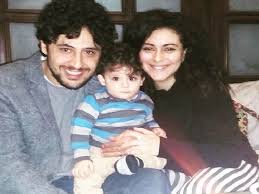 صدمت الفنانة المصرية نهى عابدين جمهورها بالإعلان عن قرار اعتزالها بشكل مفاجئ، منذ قليل، مما أثار جدلا واسعا بسبب أن الفنانة لم تكشف عن أسباب اتخاذها هذا القرار. Ø­Ø§Ø²Ù… Ø£ÙŠÙ…Ù† Ø²ÙŠØ¯Ø§Ù† Ø§Ù†ÙØµÙ„Øª Ø¹Ù† Ù†Ù‡Ù‰ Ø¹Ø§Ø¨Ø¯ÙŠÙ† Ù…Ù†Ø° Ø¹Ø§Ù…ÙŠÙ† ÙˆØ£Ø±Ù‰ Ø§Ø¨Ù†ÙŠ Ø¹Ø¨Ø± Ø§Ù„Ø§Ù†ØªØ±Ù†Øª Ù…Ø¬Ù„Ø© Ø³ÙŠØ¯ØªÙŠ