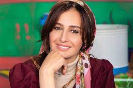أبدت الفنانة منة فضالي رأيها في الفنانة حلا شيحة بعد الجدل الذي أثير اليوم حول مشاهدها في كليب غنائي من فيلم مش أنا مع المطرب تامر حسني حيث قالت أنها لا يصح أن ترتدي حجاب ثم تقوم بخلعه وضد المرأة التي ترتدى الحجاب في يوم. Ø§Ù†ØªÙ‚Ø§Ø¯Ø§Øª ØªØ·Ø§Ù„ Ø­Ù„Ø§ Ø´ÙŠØ­Ø© Ø¨Ø¹Ø¯ Ø§Ù„ØªÙˆØ¨Ø© ÙˆØªÙ‚ÙˆÙ„ Ù„ØªØ§Ù…Ø± Ø­Ø³Ù†ÙŠ ÙÙŠÙ„Ù…Ùƒ Ù†Ø¬Ø­ Ø¨Ø§Ù„Ø¯Ù†ÙŠØ§ Ù…Ø§Ø°Ø§ Ø¹Ù† Ø§Ù„Ø¢Ø®Ø±Ø© Ø­ÙŠØ§ØªÙ†Ø§ Ù…Ø´Ø§Ù‡ÙŠØ± Ø§Ù„Ø¥Ù…Ø§Ø±Ø§Øª Ø§Ù„ÙŠÙˆÙ…