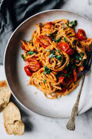 Creamy Vegan Tomato Pasta Tuulia Vegan Pasta Recipes Vegan Recipes Food