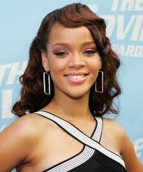 She has really long fringes here that touch her jawline. Rihanna S Best Long And Short Hairstyles Over The Years