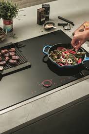 Ein Neff Kochfeld Flexinduction Mit Flacheninduktion Und Grillplatte Foto Neff Kochfelder Gaskochfeld Kuche Mit Insel