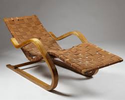A magnificent way to offset a sofa or pair of chairs, the vintage chaise lays it all out there: Chaise Longue Model 39 Designed By Alvar Aalto For Artek Modernity