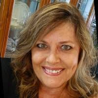 Kim Loeffelholz's Instagram, Twitter & Facebook