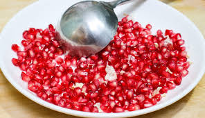 刘一手私厨】石榴上有个小开关，勺子敲一敲，石榴籽自动脱落，1分钟剥一盘！-超过1万粉丝2千作品在等你_健康视频-免费在线观看-爱奇艺