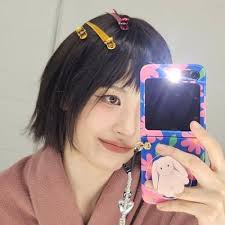 i.guess.i'm.nobody.now (@Feelemon)