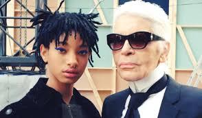 Balance ses cheveux d'avant en arrière. La Fille De Will Smith Willow Smith Devient L Ambassadrice De Chanel Barlamane