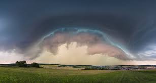 Die +8.8°c sind extrem und ein neuer rekordwert seit messbeginn im jahre 1933 (bisher +7.7°c am 2.7.1952): Gewitter Fotografieren Fotointern Ch Tagesaktuelle Fotonews