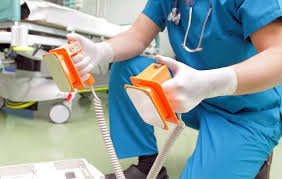 Es un dispositivo que detecta cualquier latido cardíaco rápido y potencialmente mortal. Marcapasos Y Desfibriladores Cateterismo Cardiaco