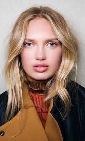 Se couper les cheveux pour rafraîchir sa coupe. A Chaque Age Sa Coloration