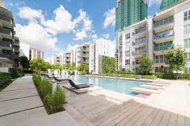Read the blog to know the difference between a flat and an apartment and condominium. Apartments Vs Condos 6 Ways They Are Different Apartmentguide Com