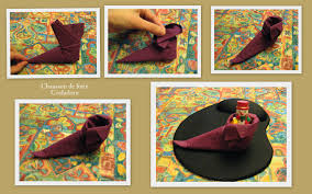 Pour commencer en beauté, voici un chausson de lutin réalisé avec des serviettes de table ; Deco De Table Pour Noel Pliage De Serviette En Chausson De Lutin Cosiadoru