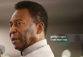 20 Pele Visits Rio De Janeiro Apple Store Ahead Of World Cup Stock Photos,  High-Res Pictures, and Images