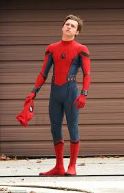 Tom Holland Continues Filming Spider Man Homecoming In New York Tom Holland Peter Parker Tom Holland Spiderman Tom Holland