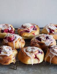 Bringebaersnurrer Med Sitron Mat Pa Bordet Mat Mat Og Drikke Bakeoppskrifter