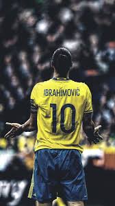 En 116 partidos ibrahimovic con la camiseta de suecia ha conseguido 62 goles, es el máximo anotador del seleccionado y su última aparición fue en el eurocopa de 2016, donde quedaron eliminados. Football Wallpapers On Twitter Ibrahimovic Suecia