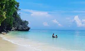 Dengan demikian informasi mengenai lokasi, rute, dan harga tiket masuk teluk ijo banywangi sebagai tempat wisata yang sangat recommended untuk anda saat liburan bersama keluarga ataupun kerabat. 10 Foto Teluk Biru Banyuwangi Rute Wisata Pantai Surga Tersembunyi Jejakpiknik Com