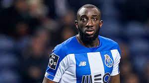 Moussa marega, zaman zaman maç içinde kaybolabiliyor. Porto S Moussa Marega Leaves Game After Being Targeted By Racist Slurs Complex