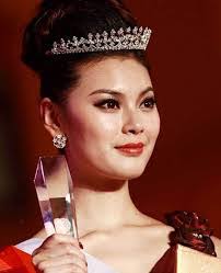 Yu Wenxia's Instagram, Twitter & Facebook