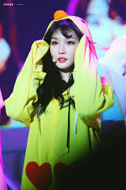 Somehow chungha reminds me of yoon sohee x a little naeun. I O I Chungha Korean Singer Ioi Kpop Girl Groups