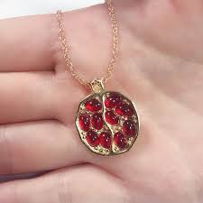 Sebuah rumah lama, di jl. Vintage Buah Segar Merah Garnet Kalung Emas Klasik Warna Resin Batu Delima Liontin Kalung Perhiasan Untuk Wanita Hadiah Terbaik Liontin Kalung Aliexpress
