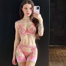 I had sex with bloke in First Class seat – I first met him at check-in  queue - Daily Star