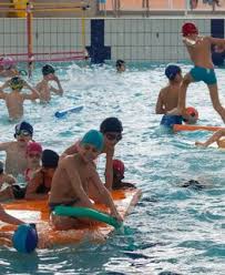 Sport, détente, relaxation, aquagym, bébé nageur, un panel d'activités pour tous, dans cet espace avec 4 bassins couverts, bain à bulle, nage à contre courant, spa, hammam, des jeux, toboggan Le Sport Et Les Loisirs A Colomiers Les Equipements Le Ticket Sport L Emis Et L Espace Nautique Jean Vauchere