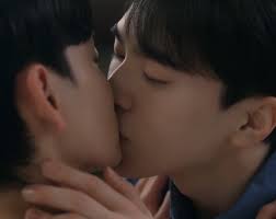 You dey date my ex, you con dey form anyhow for me..I fit use ordinary "I  miss you" take scatter una relationship..🙄🚶‍♀️🚶‍♀️🚶‍♀️