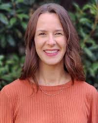 Holly Lyles's Instagram, Twitter & Facebook