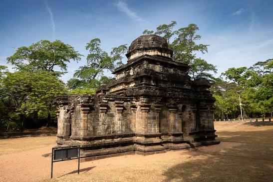 Shiva Devale Hindu temples Chola occupation 10th century bronze Shiva Parvati Ganesha oldest stone buildings Polonnaruwa Sri Lanka