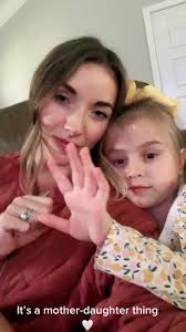 Lindsay Holden (@lindsayholden93)