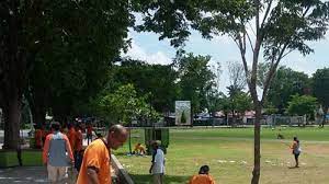 Lowongan kerja kantor pos kediri tahun 2021. Karyawan Pos Bersihkan Sampah Di Lapangan Umum Atambua Pos Kupang