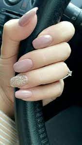 Es un diseño muy clásico que se utiliza mucho y es una vez que este seco te recomiendo utilizar marcador dorado para hacer la figura que tu quieras. 18 Elegant Nail Art Designs You Must Try Unas Color Rosa Palo Disenos De Unas De Color Rosa Disenos De Unas Rosas