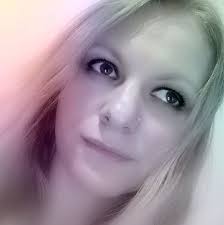 Is Me Treas Por Favor a polite way to ask something