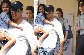 Akshay Kumar Family Outing With Kids And Wife Twinkle Khanna Photos à¤…à¤ªà¤¨ à¤ª à¤ª à¤• à¤ªà¤° à¤¹ à¤…à¤• à¤·à¤¯ à¤• à¤¬ à¤Ÿ à¤†à¤‰à¤Ÿ à¤— à¤ªà¤° à¤¨ à¤•à¤² à¤…à¤• à¤·à¤¯ à¤• à¤® à¤° à¤• à¤ª à¤° à¤« à¤® à¤² Patrika News Akshay hails from a punjabi hindu family. akshay kumar family outing with kids