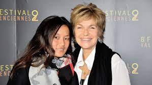 Cette dernière lui offre son premier rôle dans le avec laurent voulzy, son compagnon à l'époque, elle enregistre désir désir. Veronique Jannot Combien A T Elle D Enfants Closer