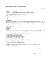 Surat lamaran kerja berfungsi sebagai dokumen pernyataan diri, untuk melamar suatu posisi pekerjaan kepada orang atau perusahaan. 10 Surat Lamaran Pekerjaan Resmi Surat Koran Bahasa