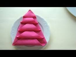 Comment plier une serviette en papier en étoile, pour vos fêtes de noel!\r how to fold napkins for christmas. Pliage Serviette Noel Le Sapin Pliage De Serviette En Papier Decoration Pour Noel Youtube Pliage Serviette Noel Pliage Serviette Papier Pliage Serviette