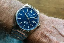 For 2020, the watchmaker has updated the. Frederique Constant Highlife Kollektion