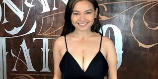 Xyriel Manabat nagpahikaw sa leeg at dibdib | HATAW! D'yaryo ng Bayan