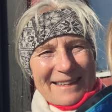 Den norske skøyteløperen og skøytetreneren, Peter Sinnerud, ble født på  denne datoen, 4. januar, for 147 år siden