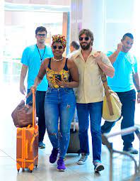 O casal se manteve junto durante toda a festa, mas foram discretos já que o relacionamento é recente. Gaby Amarantos E Puro Estilo No Aeroporto Ofuxico