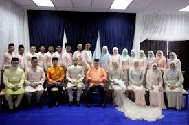 Tunku mahkota johor tunku ibrahim ismail ibni almarhum sultan iskandar dimasyhurkan sebagai sultan johor yang baru hari ini. Sultan Johor Hadiri Majlis Perkahwinan Adik Usahawan Jakel