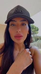 Kris Lauren Sofia (@krislauren.trade)