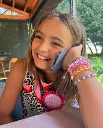 Gisele y Claudia se pasan horas leyéndolo los libros de las aventuras de  Las Ratitas!! 🥰 Os imagináis como será el tercero??!!😱🤩 #librolasratitas  #giseleyclaudia #lasratitas @ Andorra