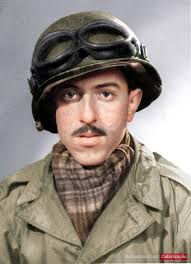 Soldado Fernando Dantas D'Ávila, que trabalhou na Itália até 1945 como  mensageiro do exército brasileiro e, ferido, estava no hospital quando a  Guerra chegou ao fim. Seu filho, também chamado Fernando, forneceu