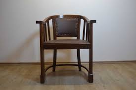 Neben einem stuhl ist der tisch in einem büro, konferenzraum, restaurant, bisto oder café der wichtigste einrichtungsgegenstand. Aurich Schreibtisch Armlehnstuhl Um 1930 Eiche