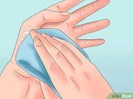 Es wurde zwar gesagt, dass sie von alleine herunterfallen, da die stelle aber verbunden ist, bleibt diese option ja aus. Steri Strips Entfernen 9 Schritte Mit Bildern Wikihow
