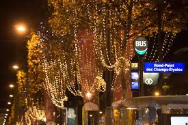 Au cours du xviie siècle, le peintre pierre paul rubens libère les arts visuels de leur carcan classique grâce à ses tableaux colorés et sémillants, donnant naissance au. Voitures Interdites Les Champs Elysees Aux Pietons Pour Le Lancement Des Illuminations De Noel Actu Paris