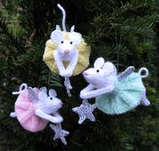 I hope this page will be helpful for new knitters who are expecting, as well as those grandmothers out there who love to make. 10 Free Knit Christmas Ornament Patterns